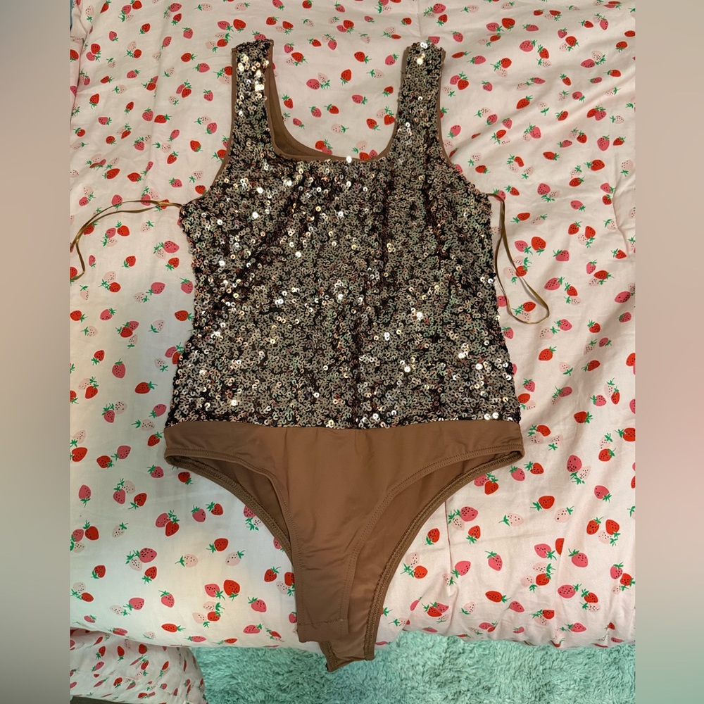 NWT francesca’s bronze sequin bodysuit